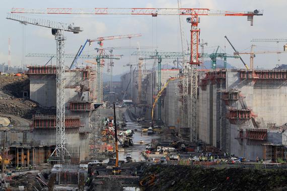 <p>Vista general de los trabajos de ampliación del Canal de Panamá hoy del pasado mes de agosto de 2014, en el sector del Pacífico de la vía interoceánica. / EFE/ Alejandro Bolívar</p>