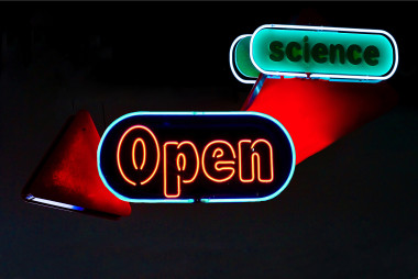 <p>"La publicación en acceso abierto es mucho mejor para el científico, ya que no renuncia a su derecho con varias editoriales y conserva la capacidad de gestionar su propiedad intelectual". Imagen: Unhindered by Talent (derivada)</p>