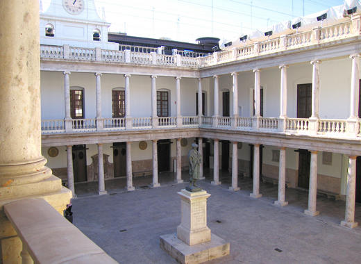 <p>Edificio histórico de la Universidad de Valencia, Estudio General. Imagen: Felivet</p>