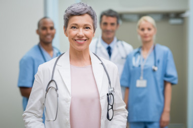 <p>El 65% de las mujeres oncólogas piensa que hombres y mujeres no tienen las mismas oportunidades en su trabajo. / © Fotolia</p>