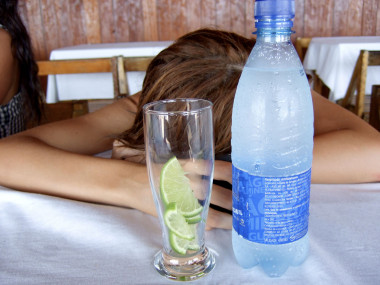 <p>La resaca no es debida a la deshidratación causada por el alcohol. Imagen: <a href="http://www.flickr.com/photos/aliwade/2936065948/sizes/o/" target="_blank">Ali Wade</a></p>