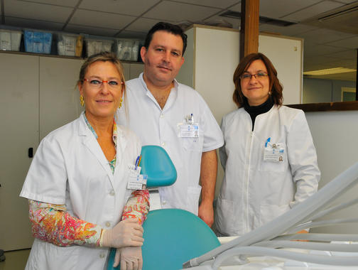 <p>Los profesores Maribel Pascual, Lluís Nogués y Eva Willaert de la Unidad de Diagnóstico y Tratamiento del Ronquido y de las Apneas del Sueño.</p>