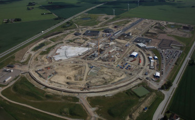 <p>Vista aérea del pasado mes de julio del estado de las obras de construcción de la Fuente Europea de Neutrones por Espalación en Lund (Suecia). / Perry Nordeng / ESS</p>