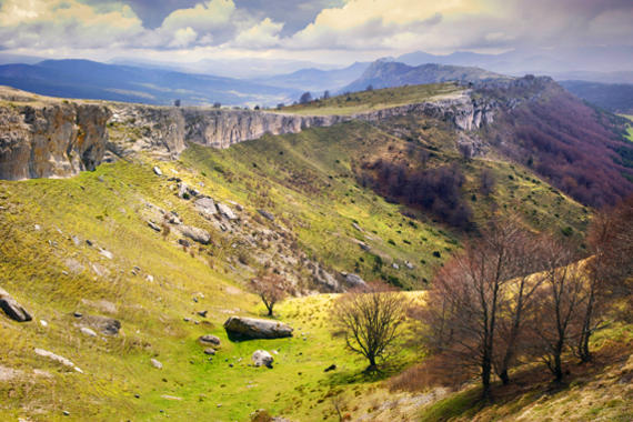 <p>Hoyo LerÃ³n en el Parque Natural de Valderejo. <a href="http://www.plataformasinc.es/index.php/esl/imagenes/inicio/(imagen)/60662" target="_blank">Imagen:</a> SINC.</p>